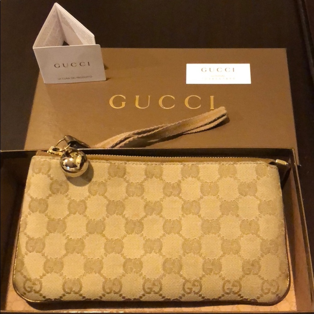 Gucci tan wristlet. 100% authentic.